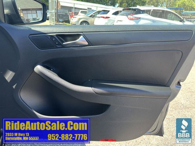 Used 2011 Volkswagen Jetta SE FWD image 13