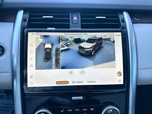 Used 2025 Land Rover Discovery Dynamic SE AWD/4WD image 24