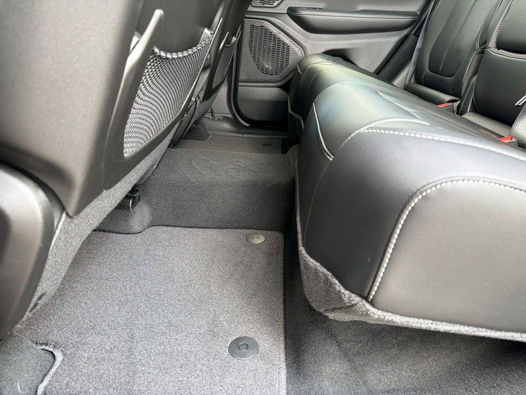 New 2026 Jeep Grand Cherokee Limited w/ Limited Altitude Package RWD image 17