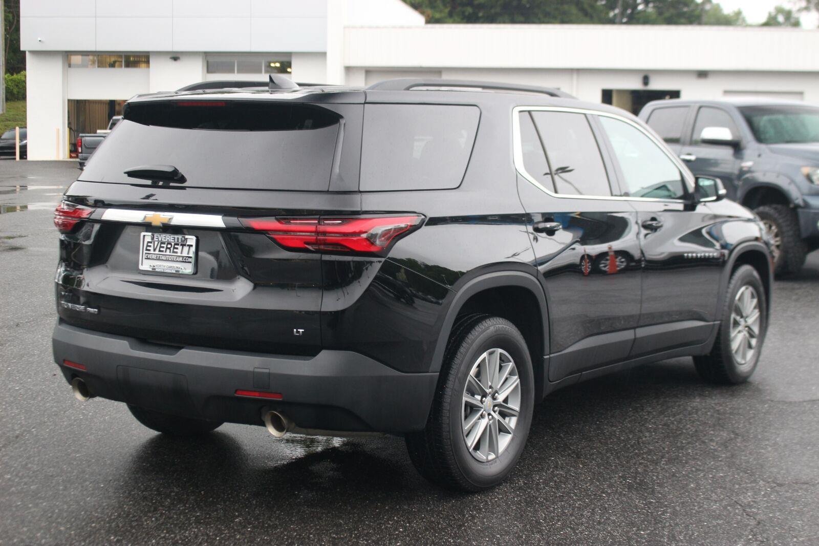 Used 2023 Chevrolet Traverse LT w/ LPO, Cargo Package AWD/4WD image 7