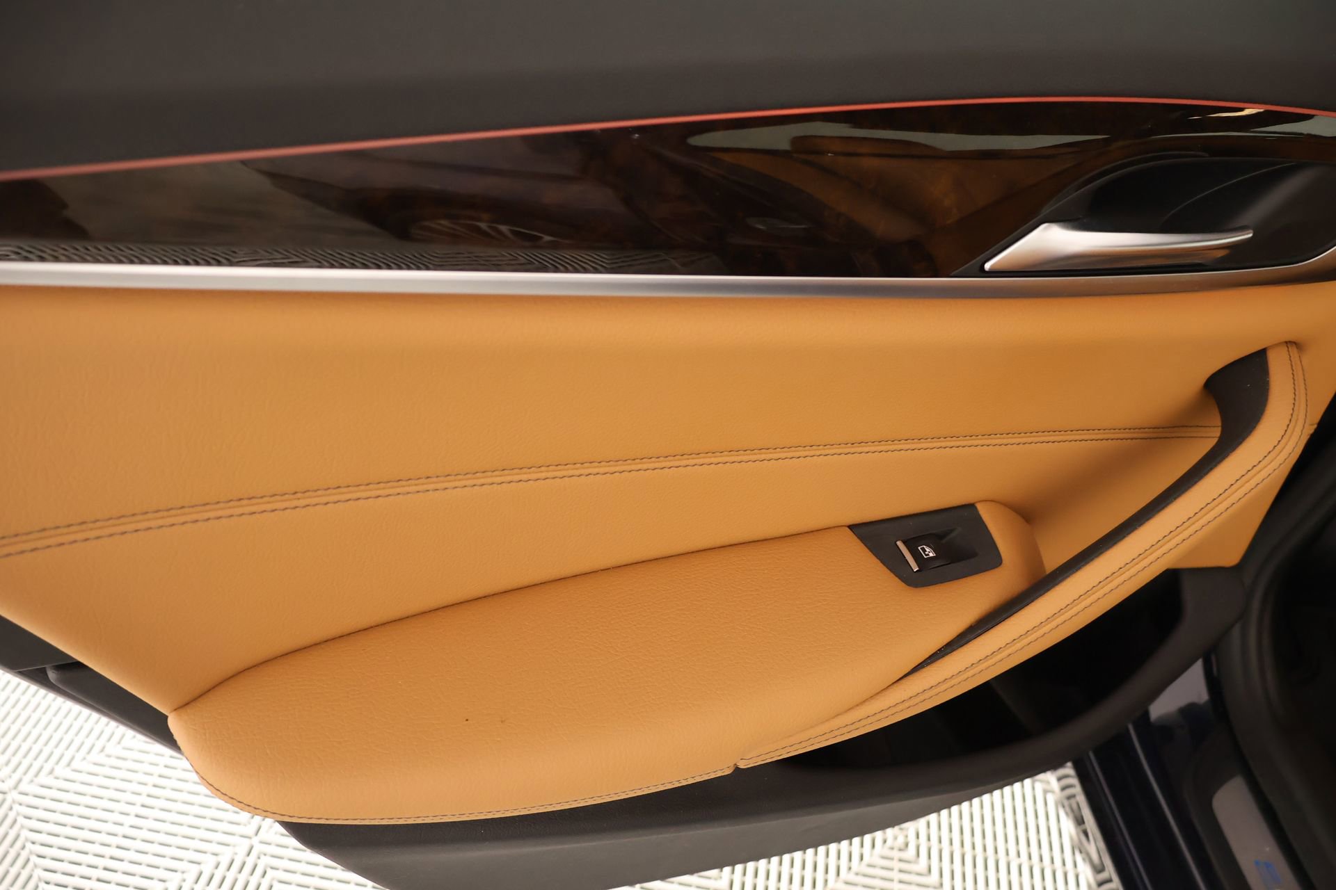 Used 2019 BMW 530e xDrive w/ Convenience Package image 18