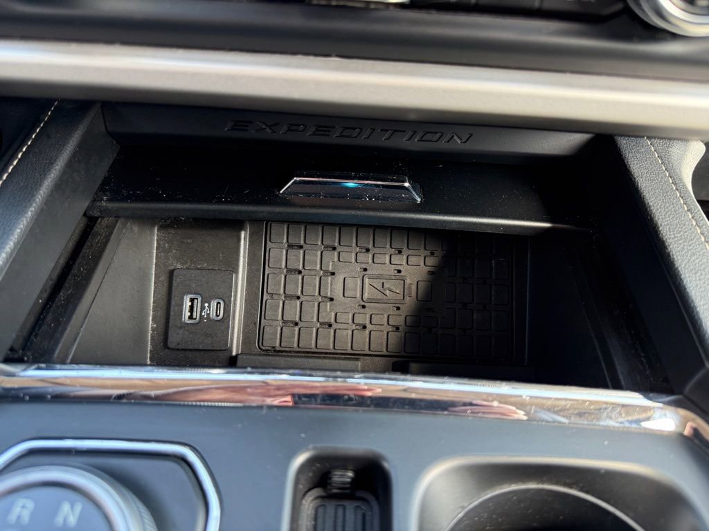 Used 2023 Ford Expedition Max XLT image 31