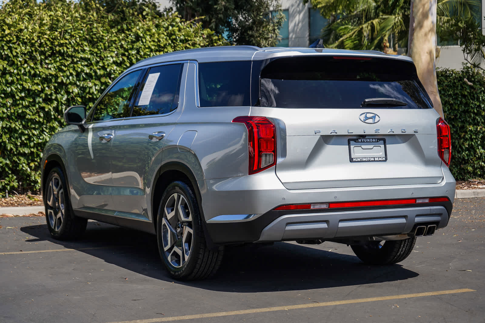 Used 2023 Hyundai Palisade Limited w/ Cargo Package FWD image 4