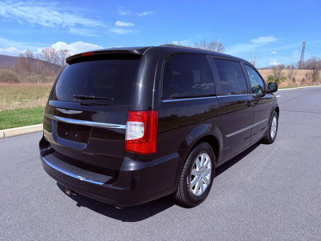 Used 2015 Chrysler Town & Country Touring FWD image 6