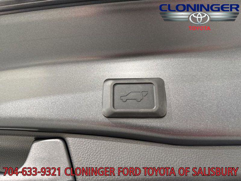 New 2025 Toyota RAV4 SE image 13