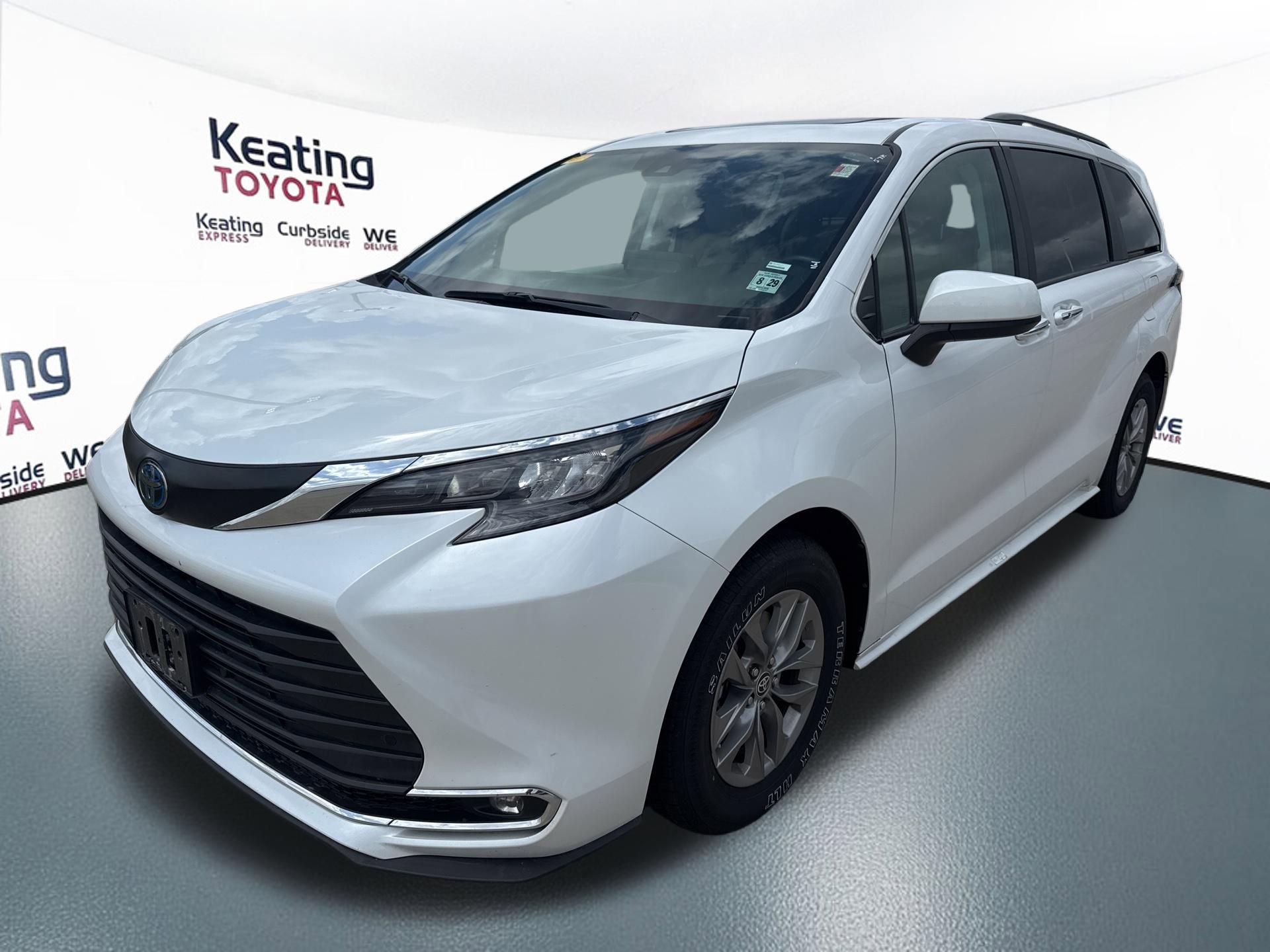 Used 2024 Toyota Sienna XLE image 3