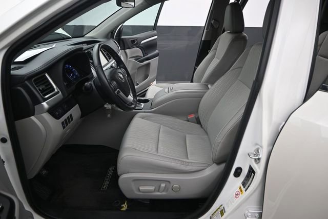 Used 2018 Toyota Highlander Plus FWD image 14