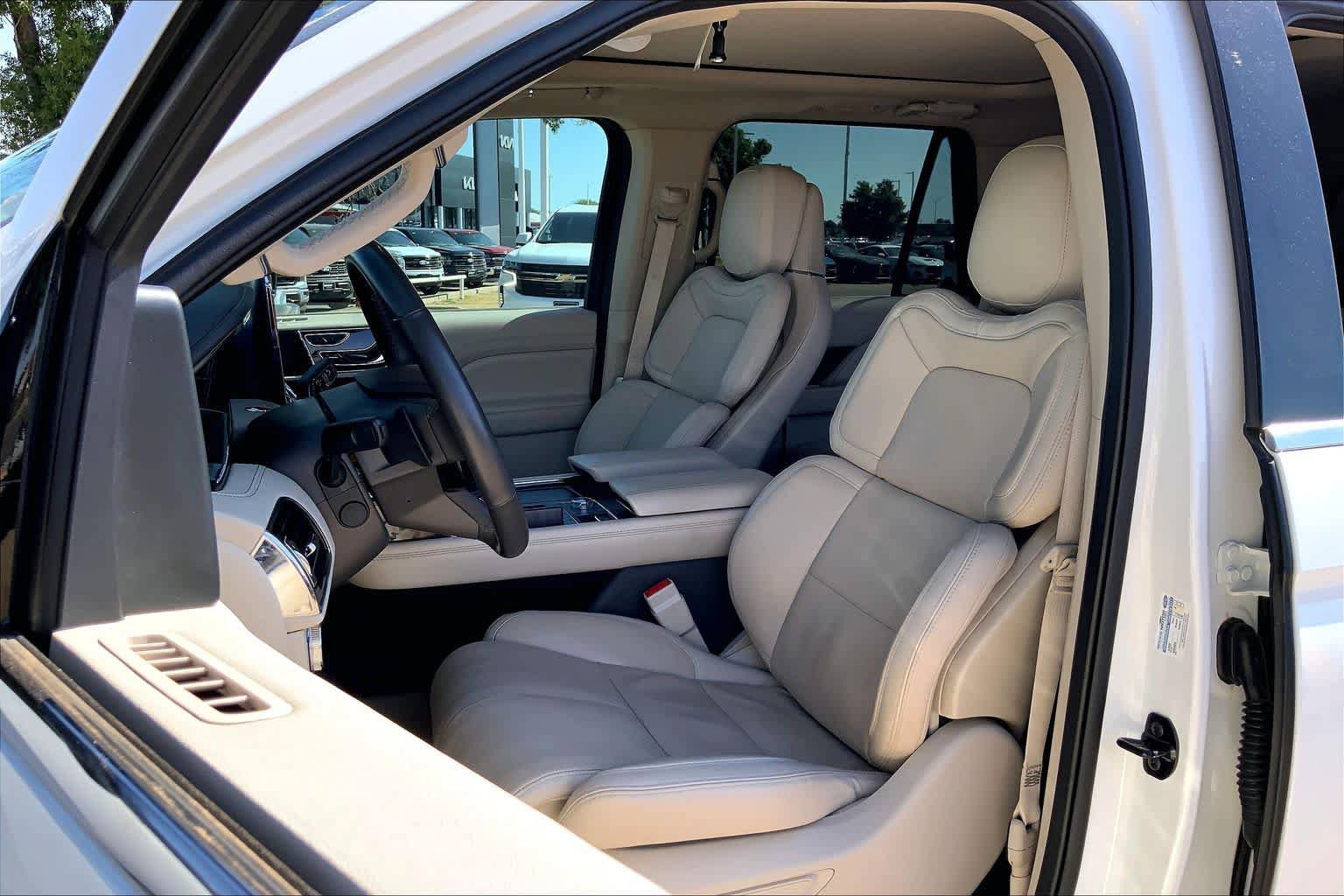 Used 2021 Lincoln Navigator Reserve AWD/4WD image 8