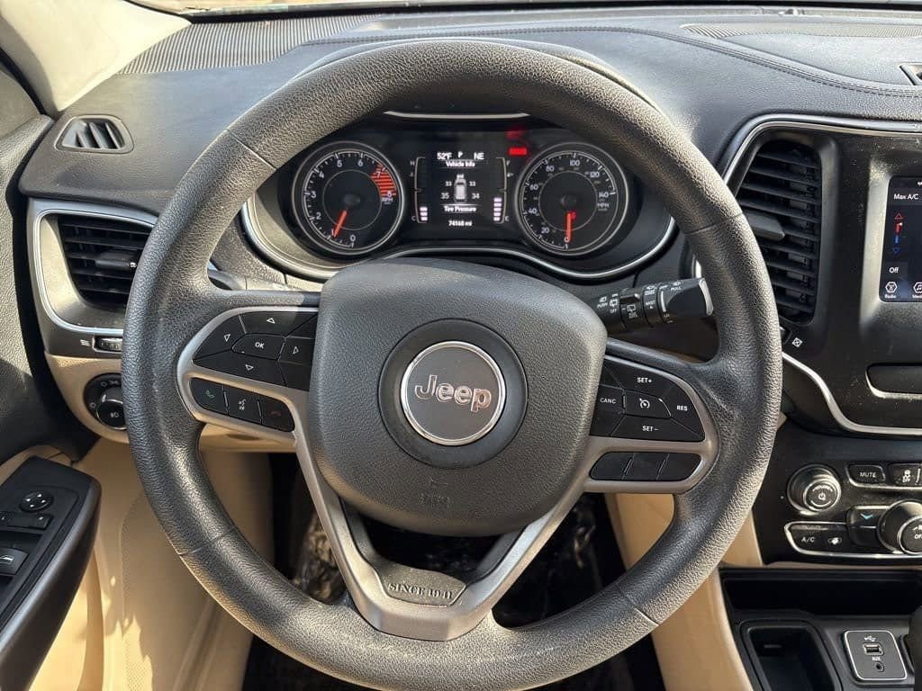 Used 2019 Jeep Cherokee Latitude w/ Popular Appearance Group image 14