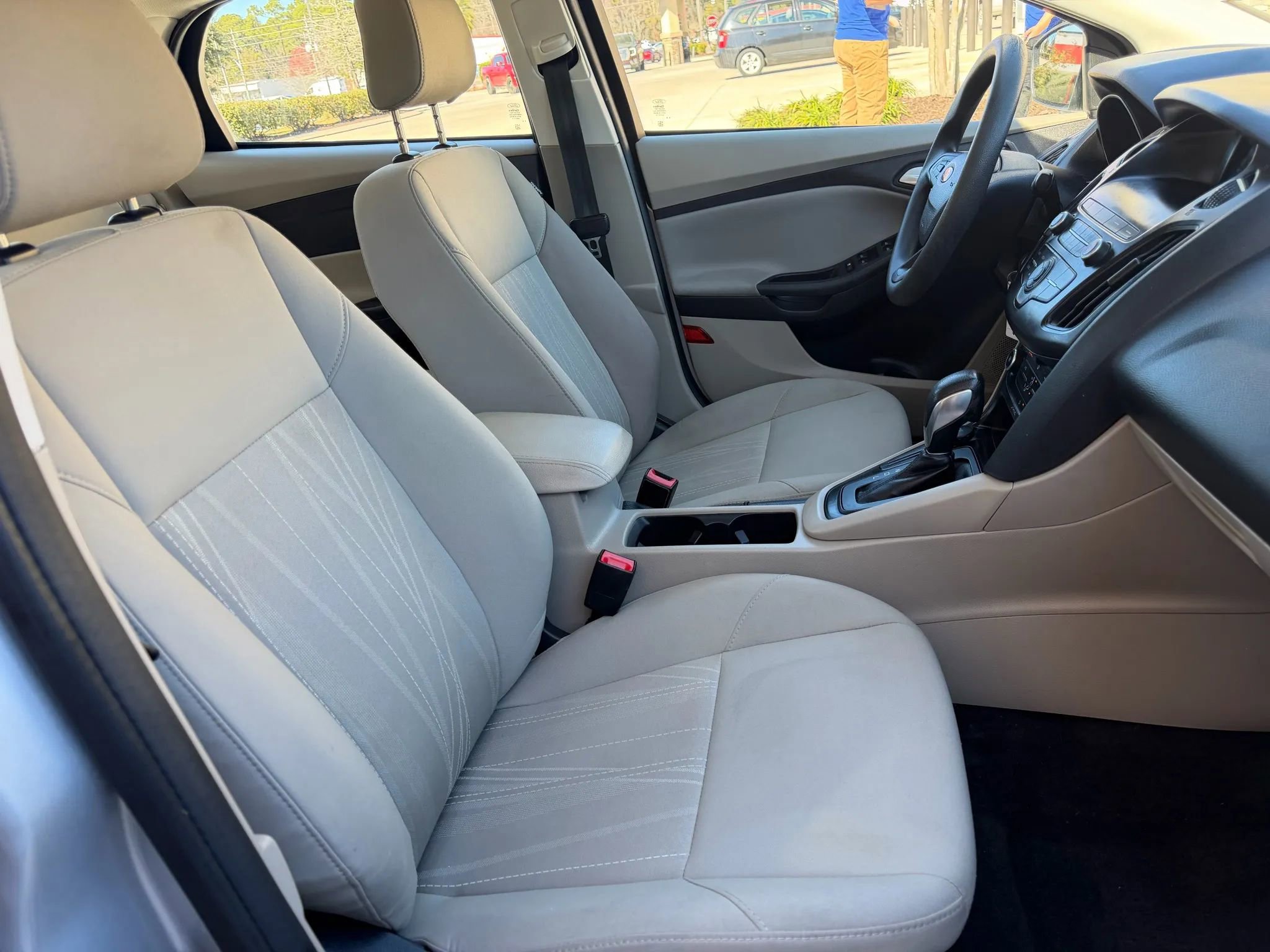 Used 2018 Ford Focus SE FWD image 33
