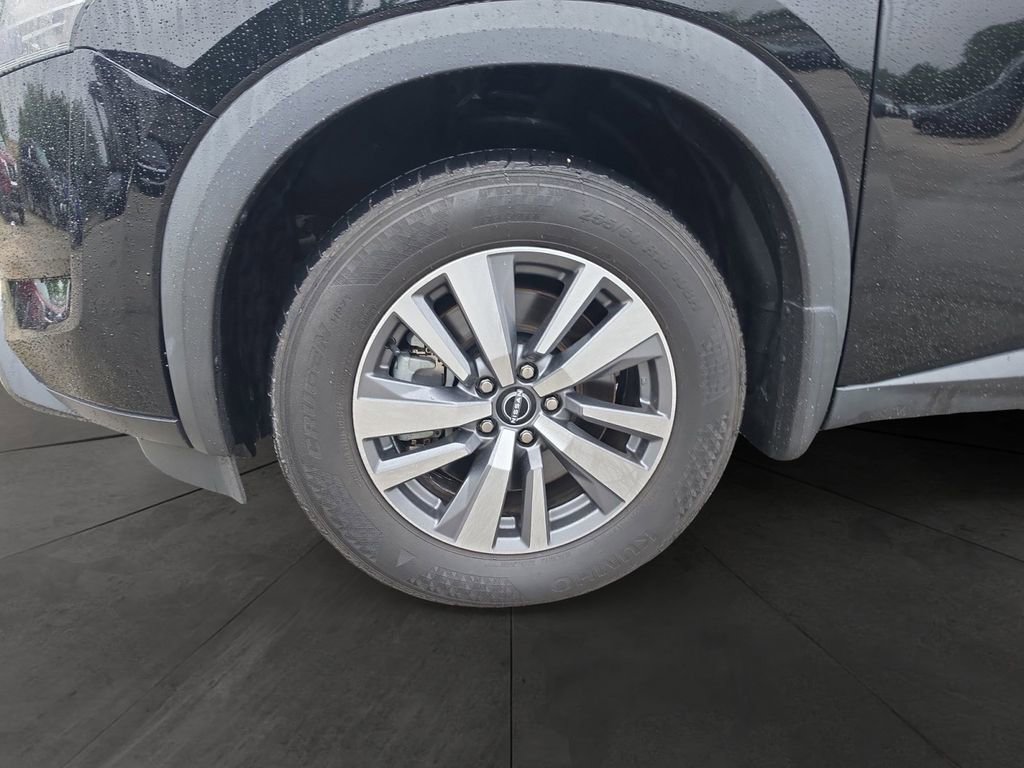 Used 2023 Nissan Pathfinder SL w/ Black Appearance Package image 14