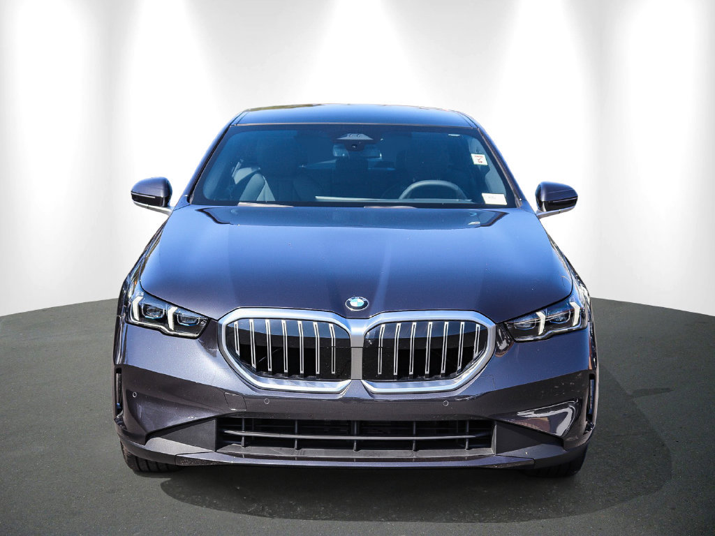 Used 2027 BMW 540i xDrive AWD/4WD image 2