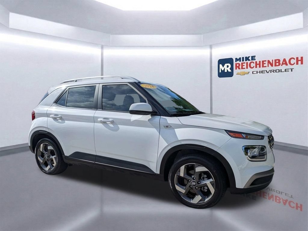 Used 2024 Hyundai Venue SEL FWD video 2