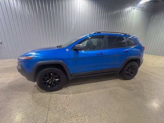 Used 2017 Jeep Cherokee Trailhawk image 2