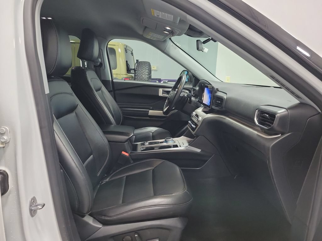 Used 2021 Ford Explorer XLT w/ Equipment Group 202A AWD/4WD image 20