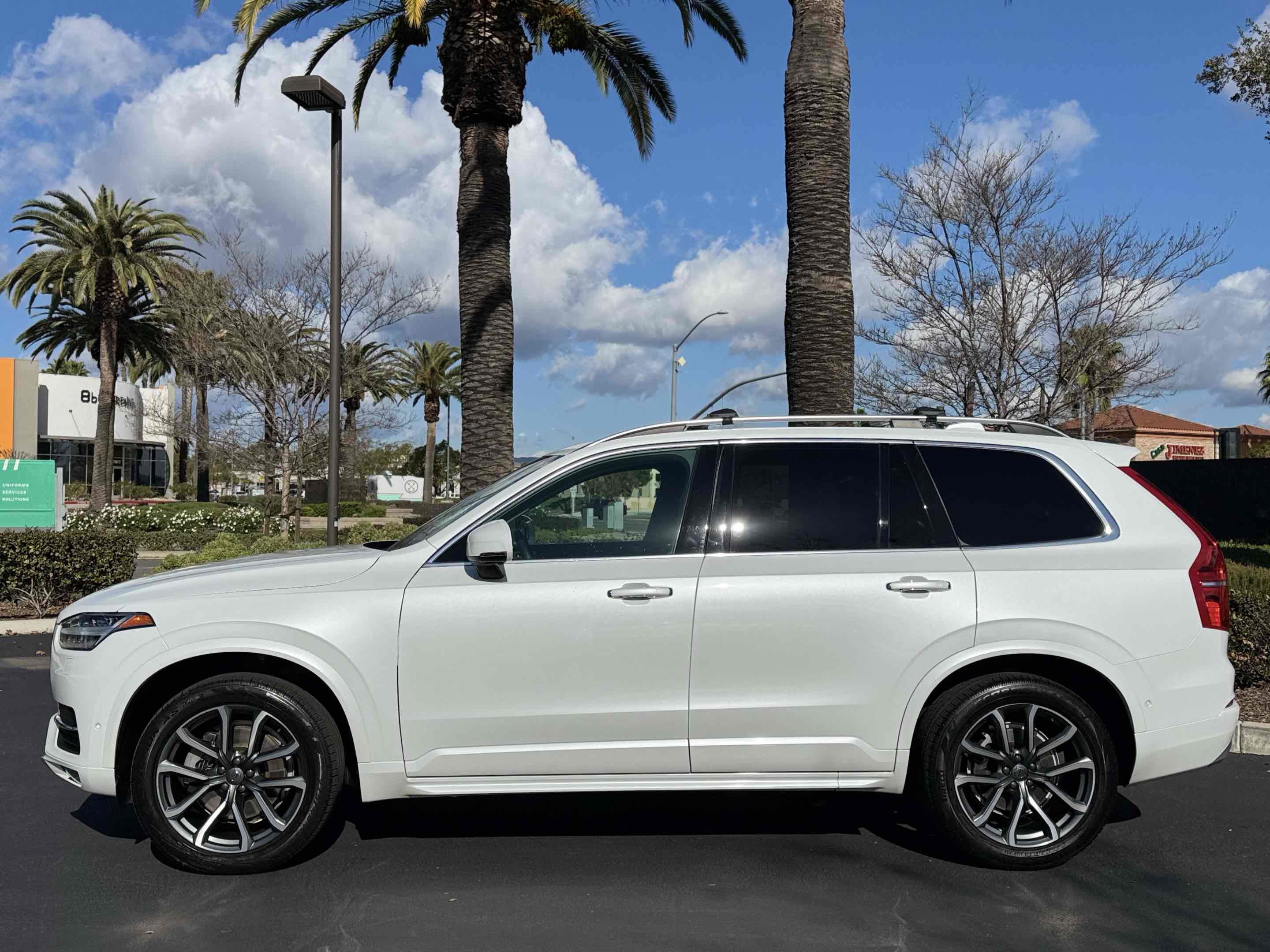 Used 2018 Volvo XC90 T6 Momentum w/ Convenience Package image 16