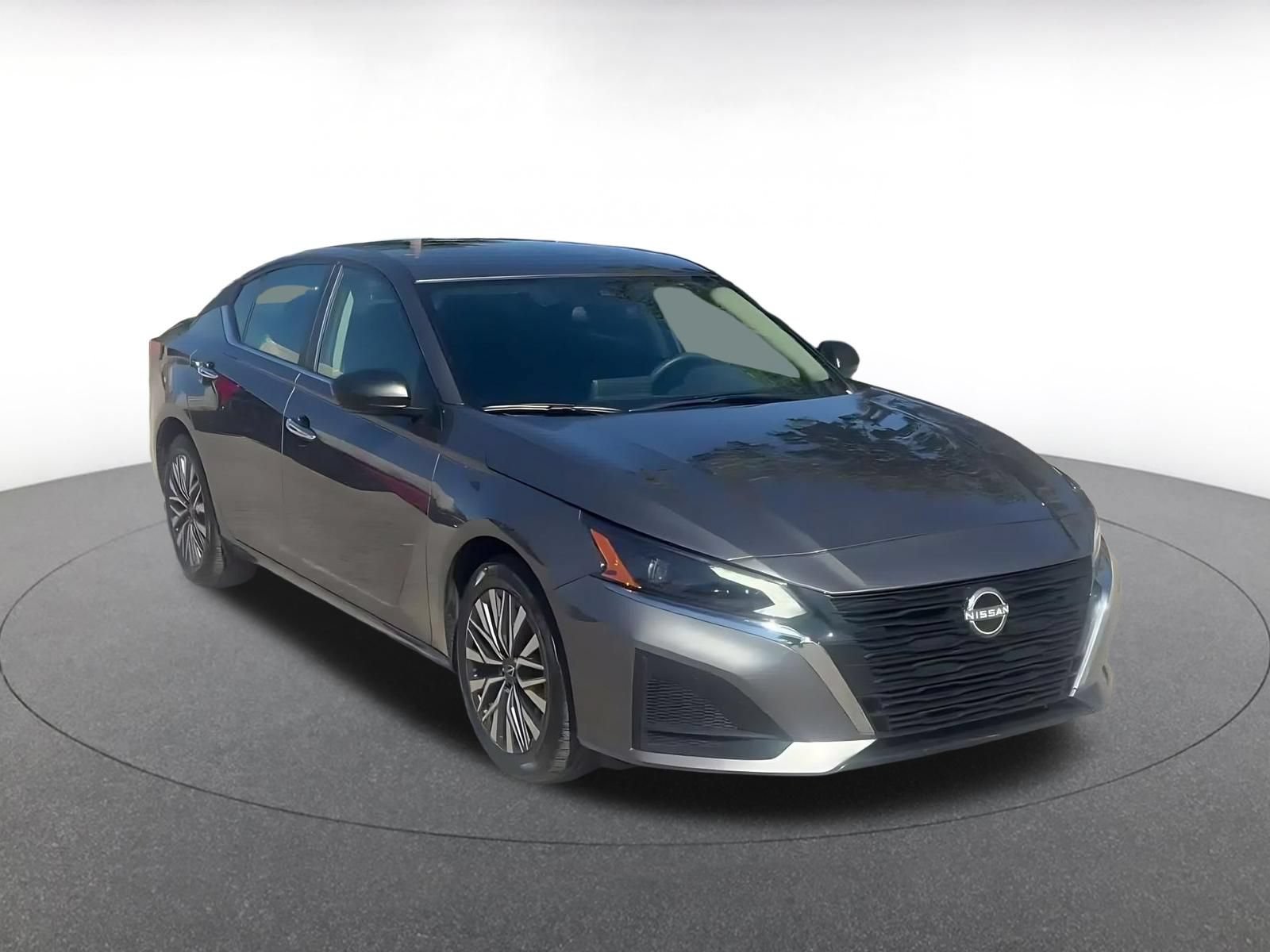 Used 2025 Nissan Altima 2.5 SV FWD image 3