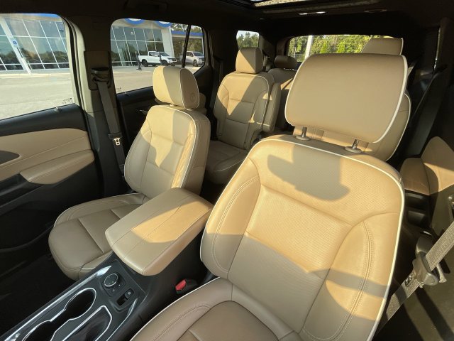 Used 2023 Chevrolet Traverse Premier FWD image 15