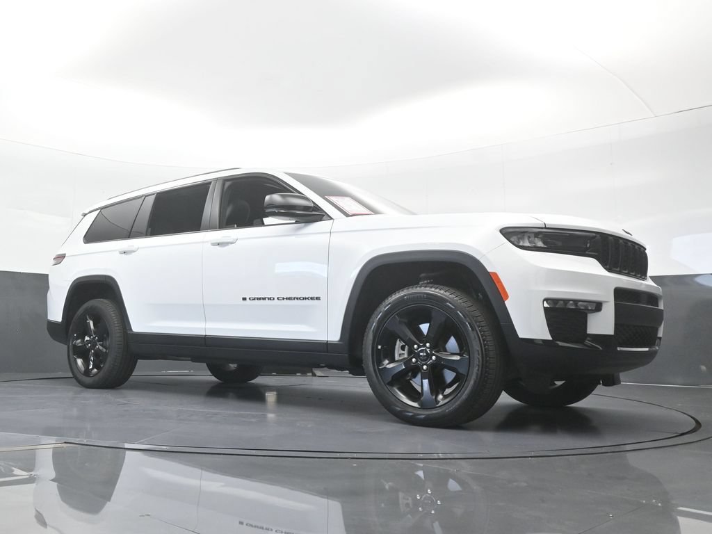 Used 2025 Jeep Grand Cherokee L Limited w/ Black Appearance Package AWD/4WD image 72