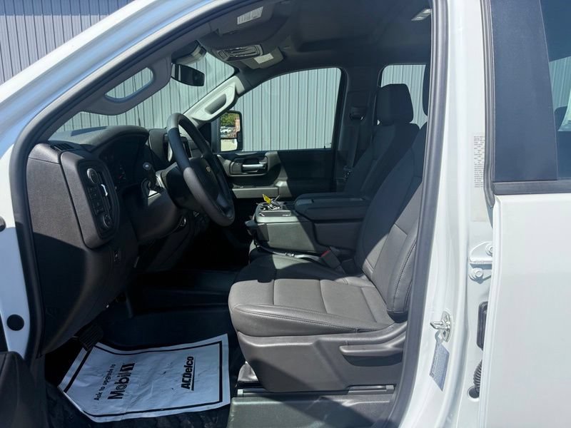 Used 2026 Chevrolet Silverado 3500 W/T AWD/4WD image 3