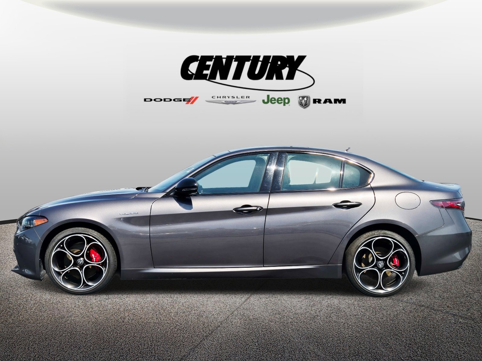 Used 2024 Alfa Romeo Giulia Veloce AWD/4WD image 7