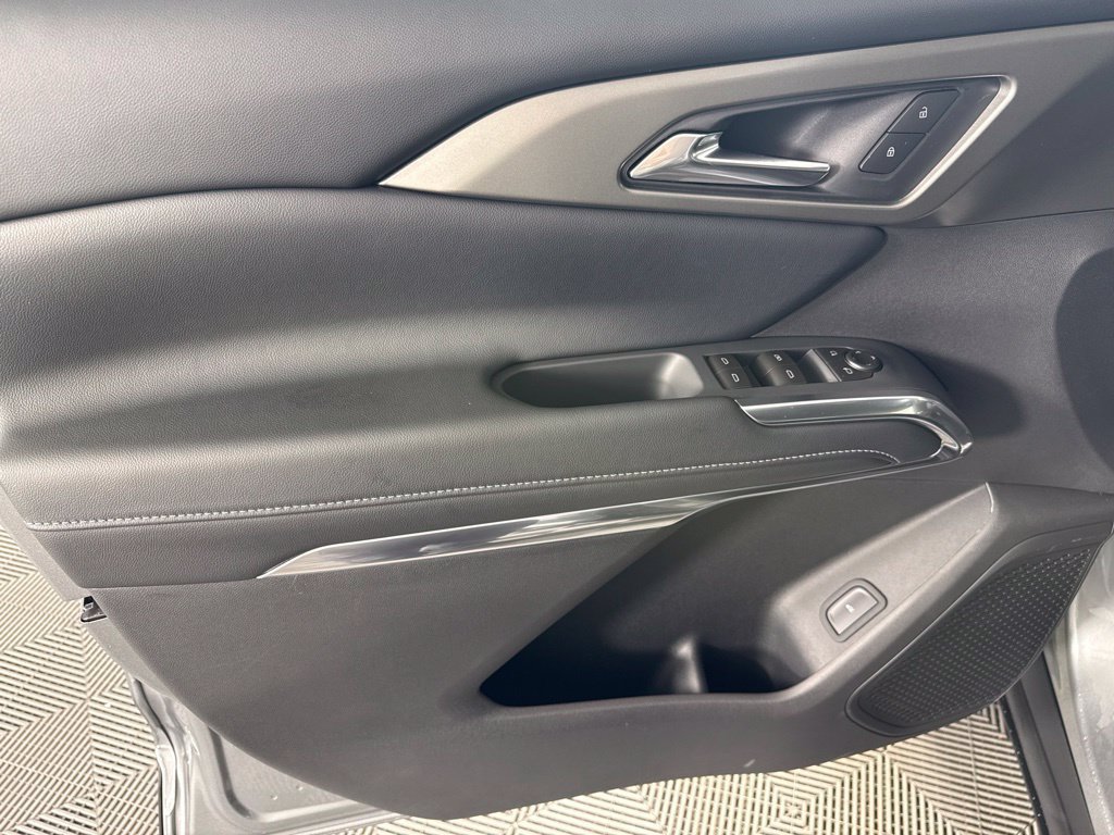 New 2027 Chevrolet Traverse LT FWD image 11