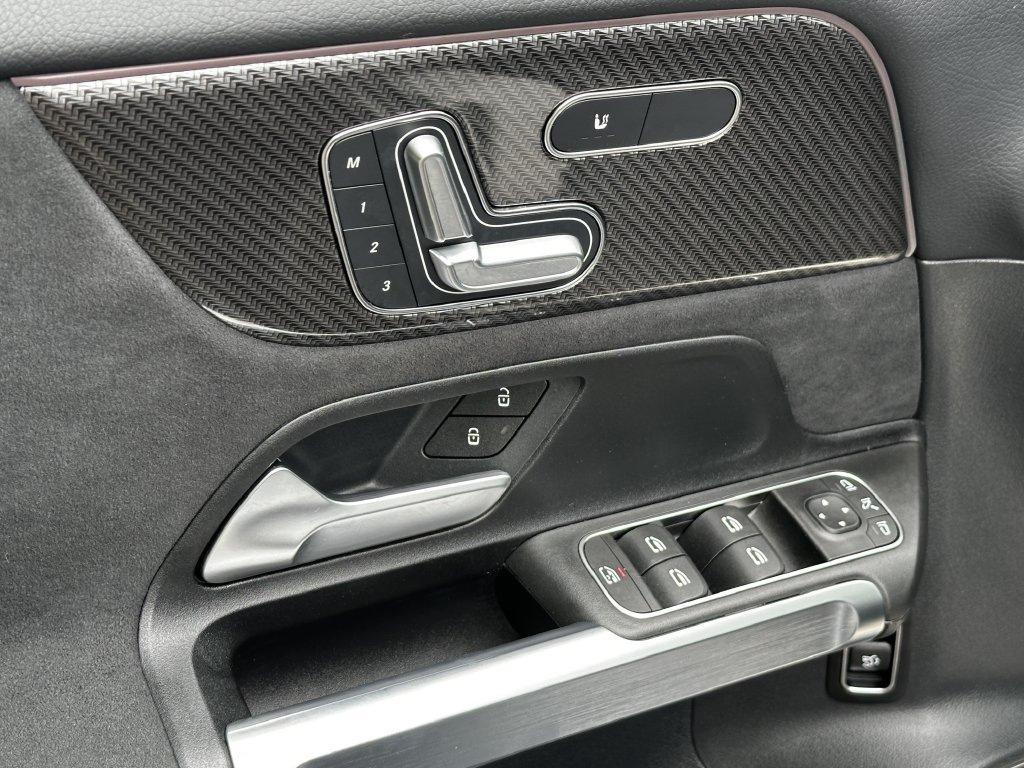 Certified 2025 Mercedes-Benz GLB 250 image 12