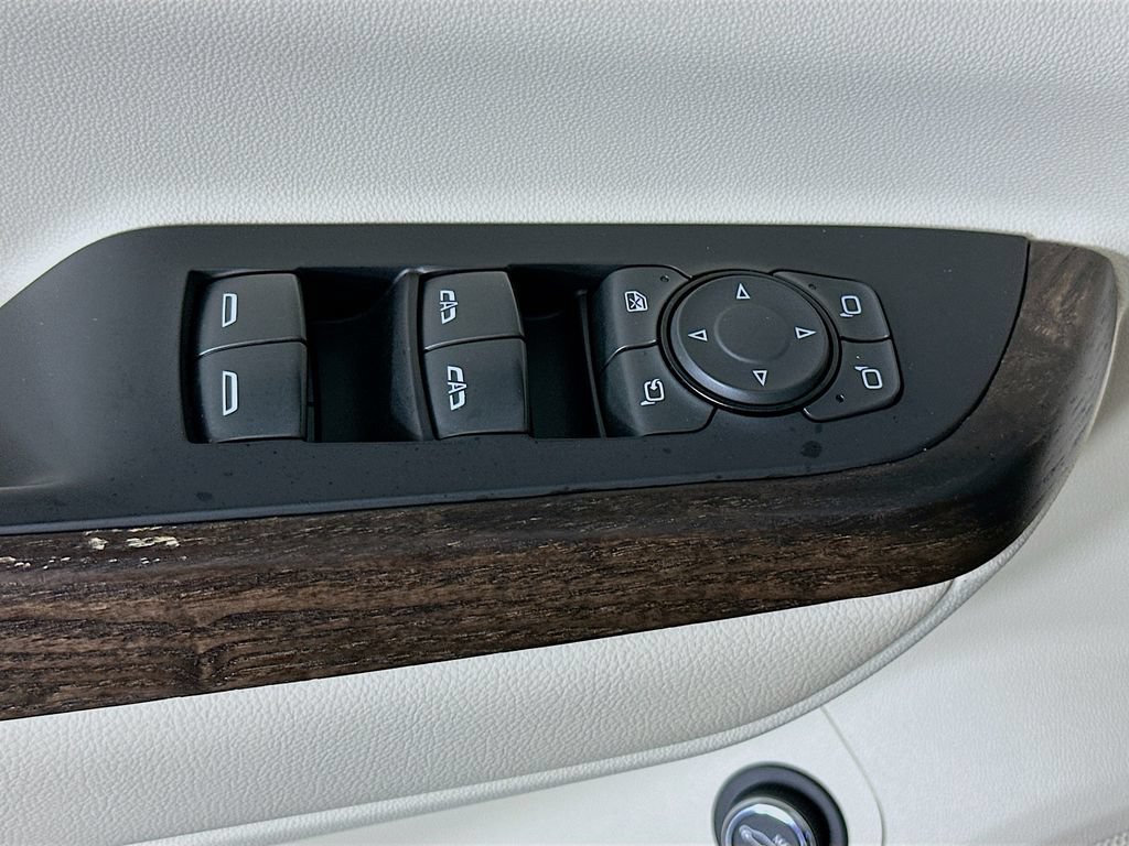 Used 2020 GMC Acadia Denali w/ Technology Package FWD image 26