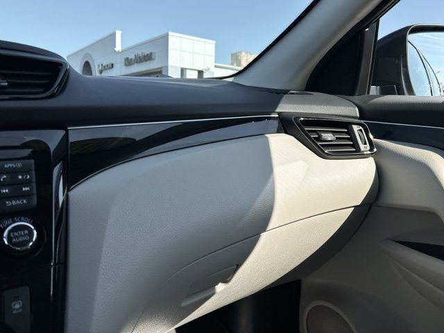 Used 2017 Nissan Rogue Sport SL image 40