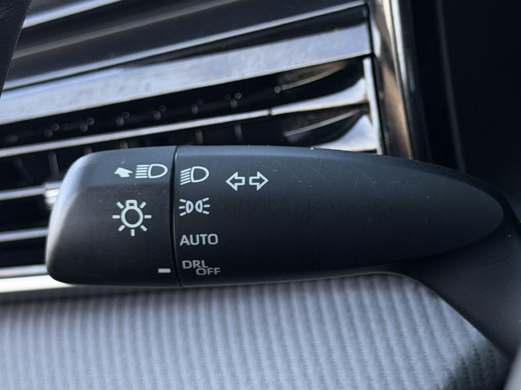 Used 2025 Toyota Camry SE FWD image 22