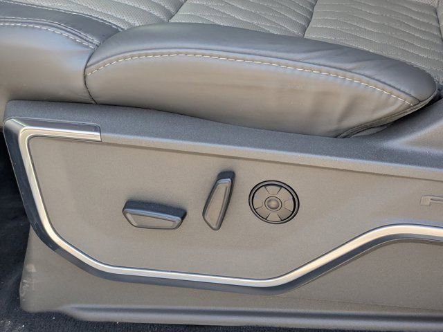 Used 2025 Ford F450 Platinum w/ Platinum Plus Package AWD/4WD image 21