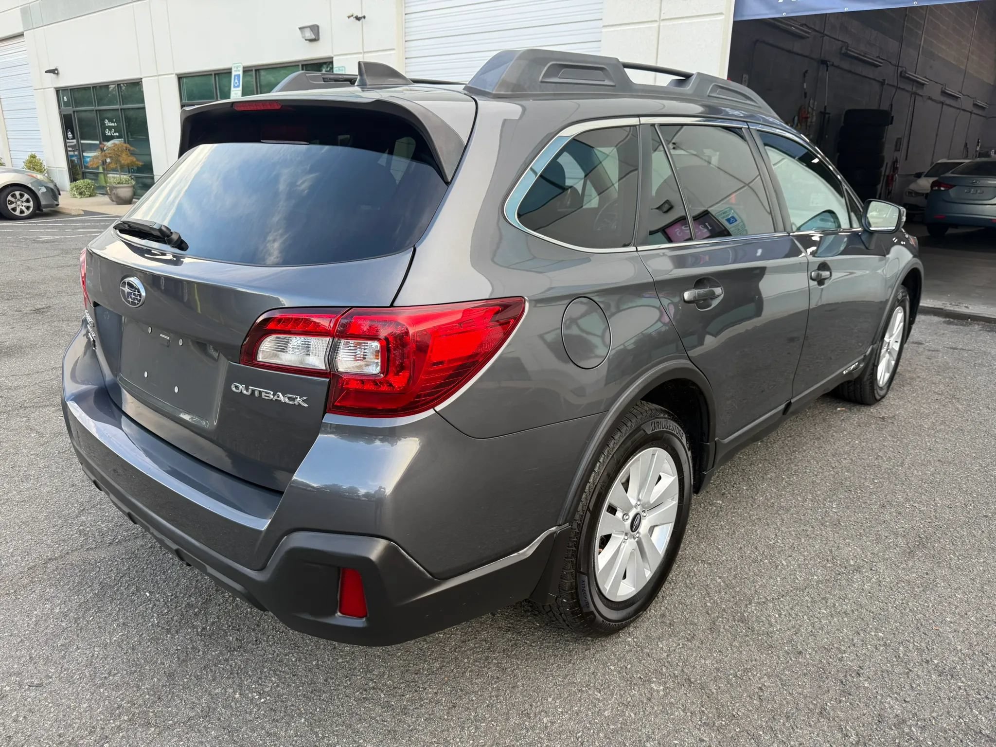 Used 2018 Subaru Outback 2.5i Premium AWD/4WD image 12
