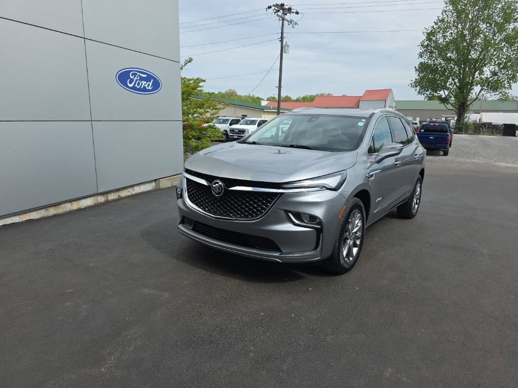 Used 2023 Buick Enclave Avenir FWD image 2