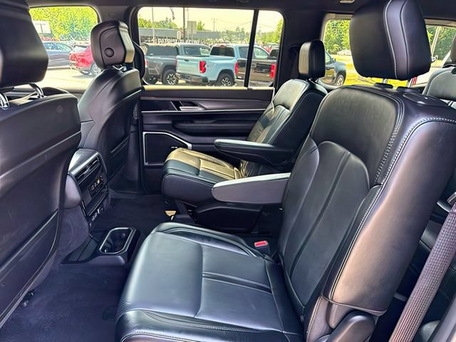 Used 2024 Jeep Wagoneer Series II AWD/4WD image 21