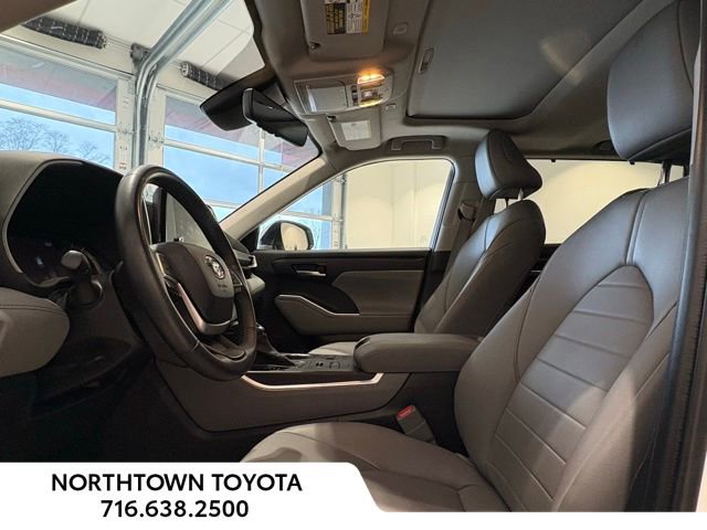 Used 2023 Toyota Highlander XLE image 10