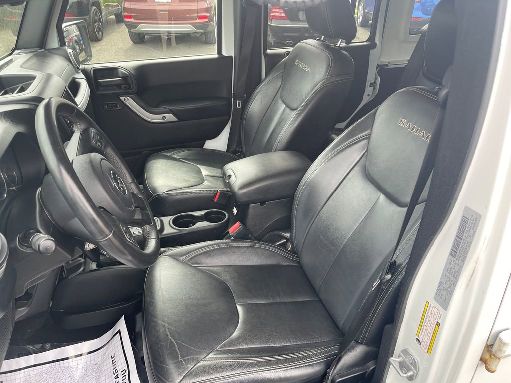 Used 2017 Jeep Wrangler Unlimited Sahara w/ Connectivity Group AWD/4WD image 13