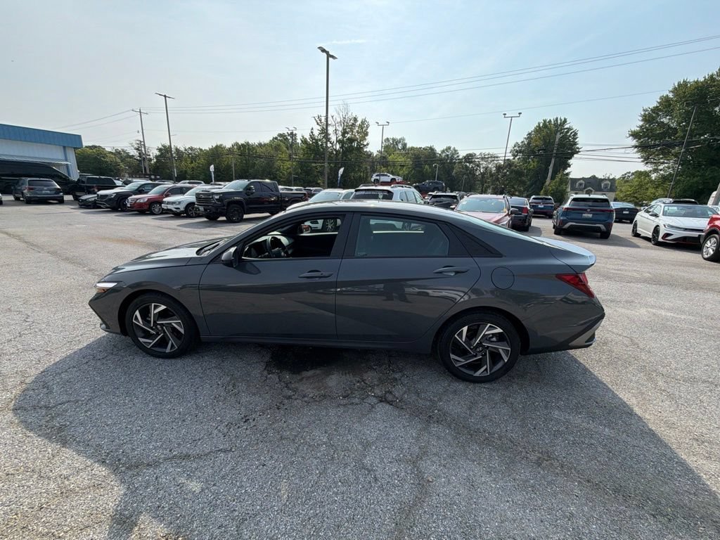Used 2025 Hyundai Elantra Sport FWD image 7