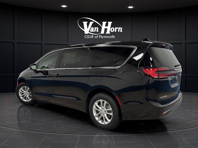 New 2026 Chrysler Pacifica Select image 3