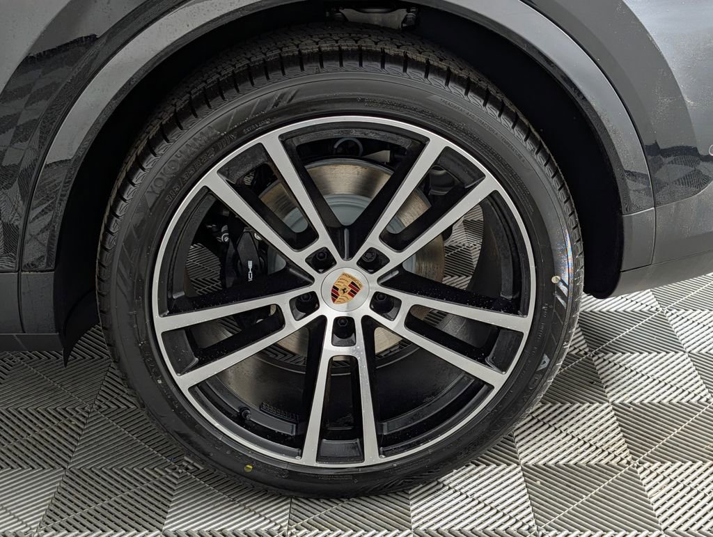 New 2026 Porsche Cayenne Coupe AWD/4WD image 12