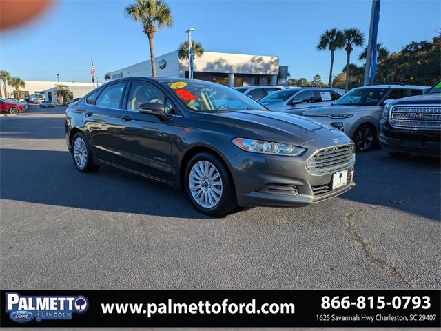 Used 2015 Ford Fusion SE image 2