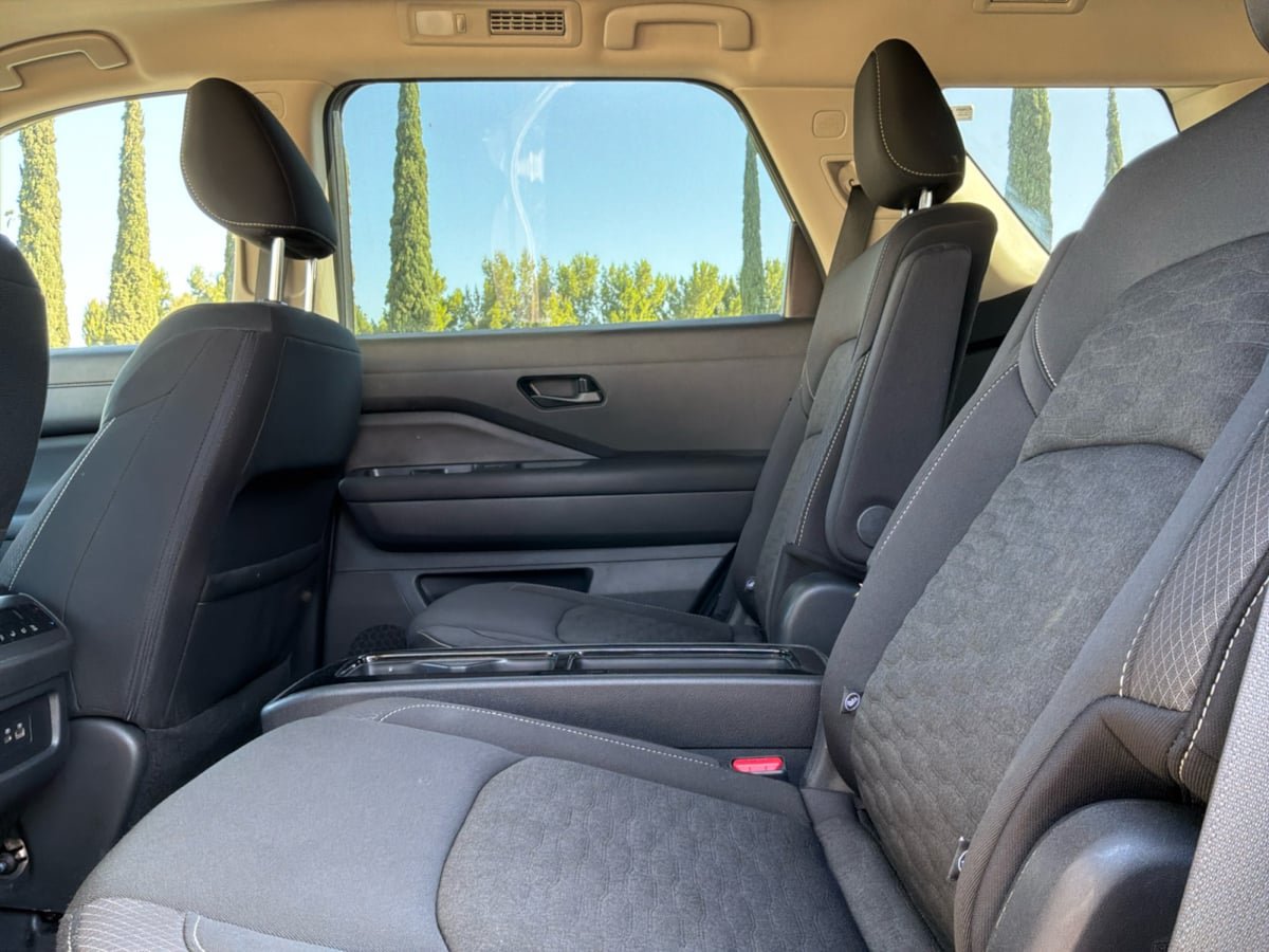 Used 2024 Nissan Pathfinder SV w/ SV Premium Package FWD image 18