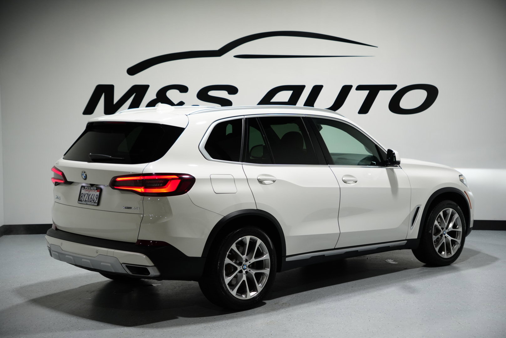 Used 2022 BMW X5 xDrive40i w/ Parking Assistance Package image 7