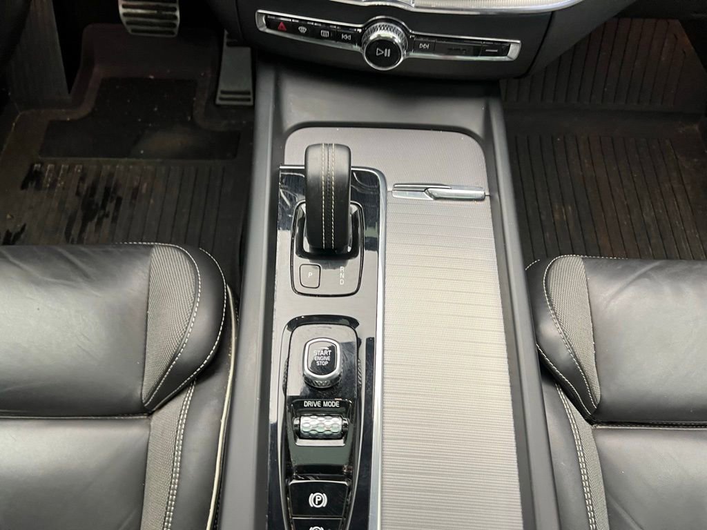 Used 2021 Volvo XC60 T8 R-Design w/ Advanced Package image 11