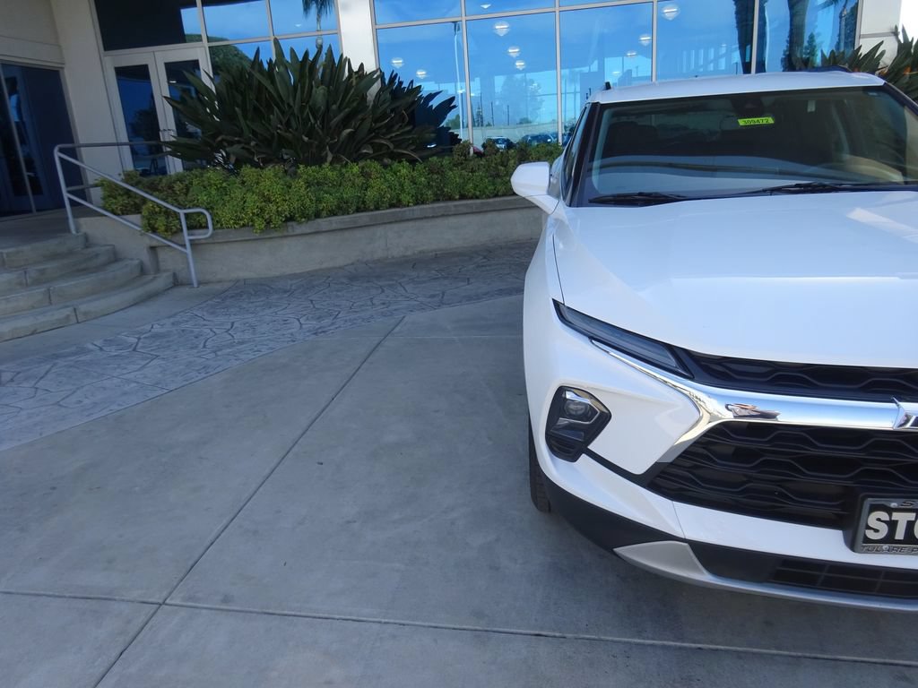 Certified 2024 Chevrolet Blazer LT w/ Convenience Package FWD image 30