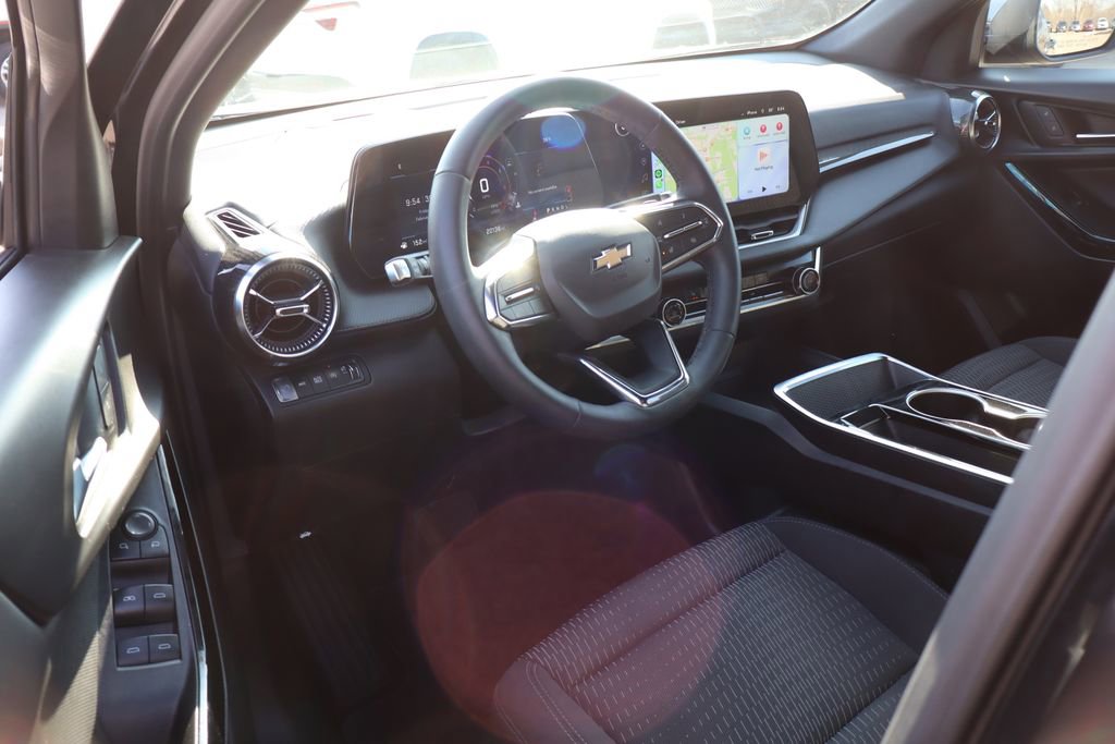 Used 2025 Chevrolet Equinox LT w/ Safety and Technology Package image 12