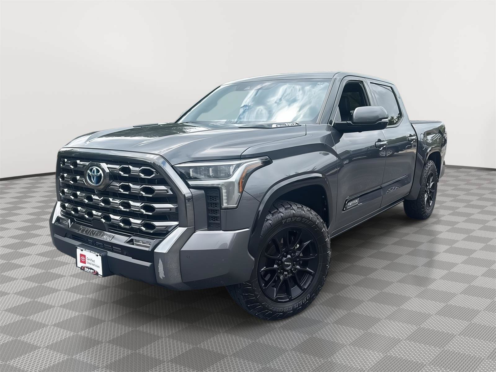 Used 2022 Toyota Tundra Platinum w/ Advanced Package AWD/4WD image 1