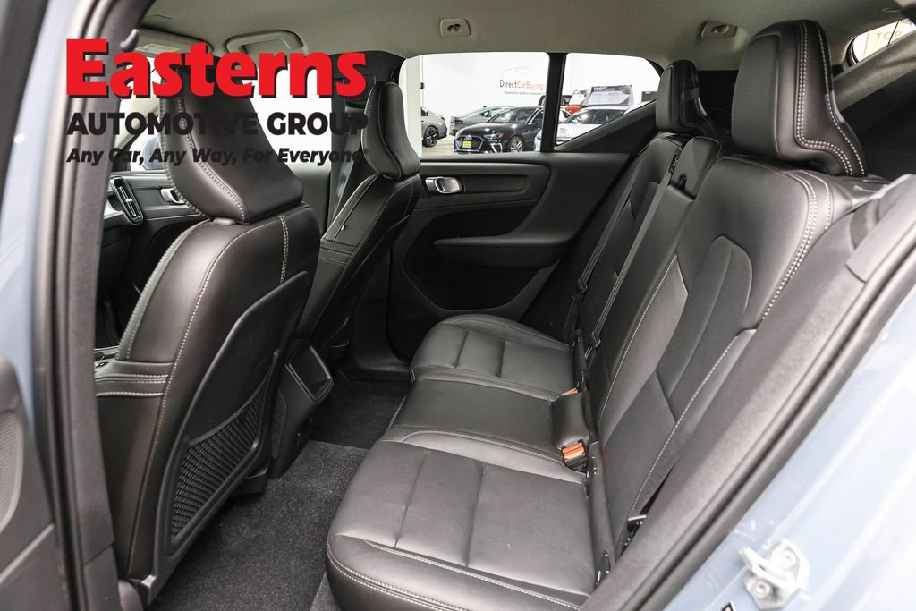 Used 2021 Volvo XC40 T4 Momentum FWD image 21