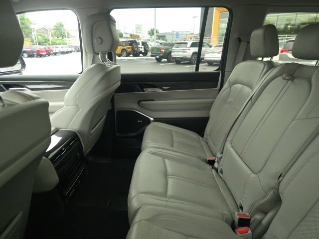 Used 2022 Jeep Wagoneer Series II AWD/4WD image 12