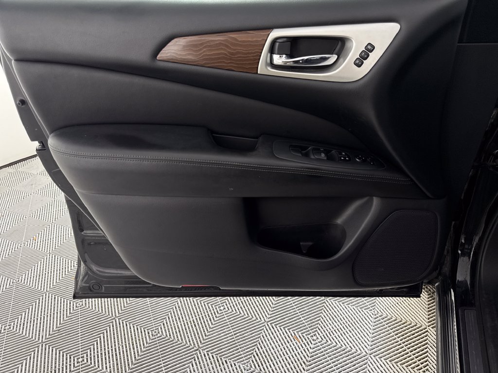 Used 2017 Nissan Pathfinder Platinum FWD image 10
