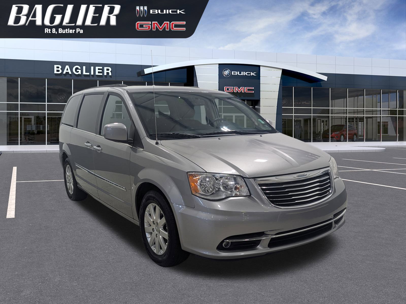 Used 2016 Chrysler Town & Country Touring w/ Driver Convenience Group FWD image 1